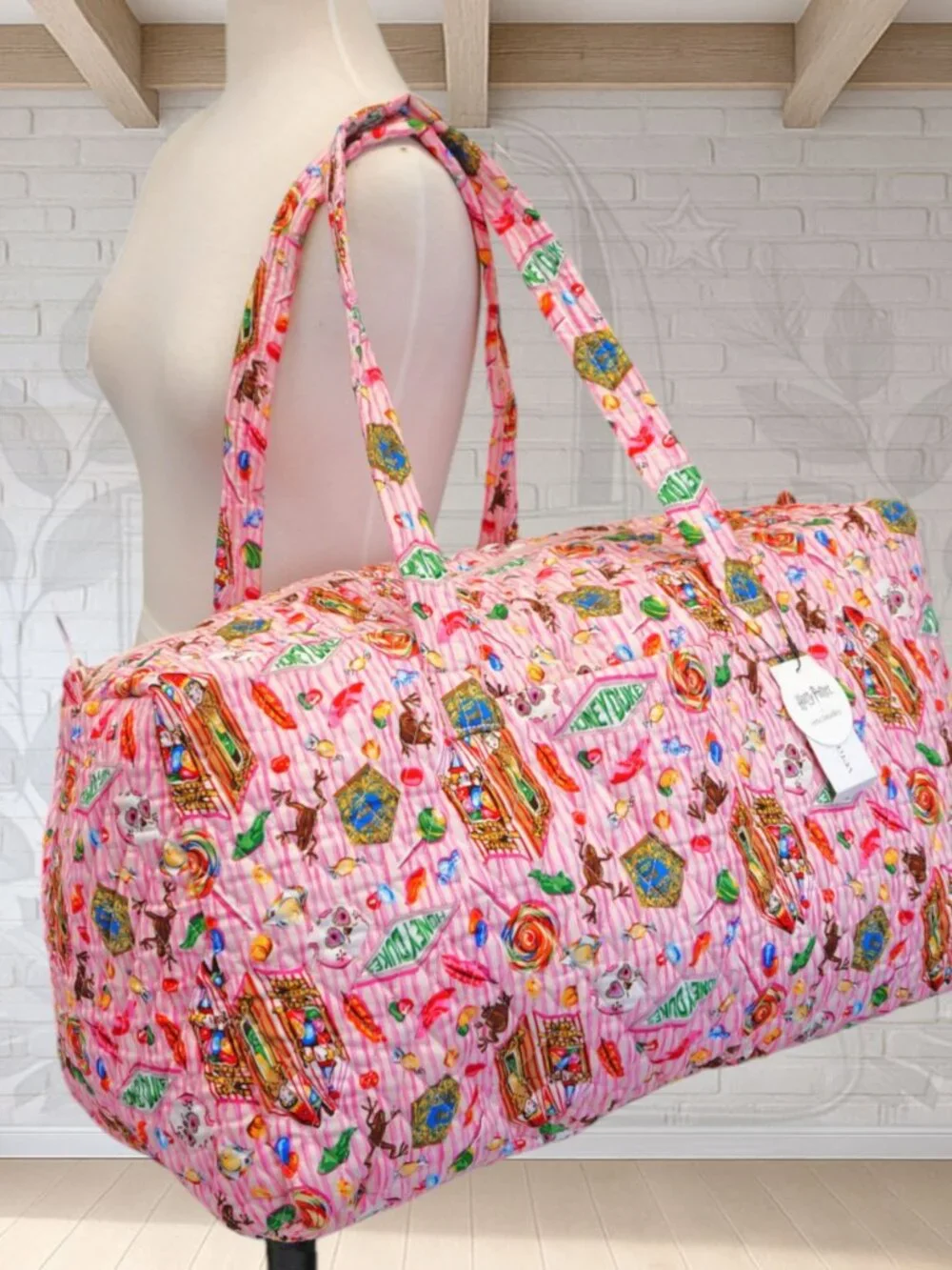 NEW ❤️ vera bradley x Harry Potter Honeydukes Pink Large Duffel - Picture 2 of 6